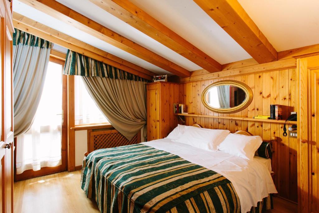 Hotel Cornelio コルティーナ・ダンペッツォ 部屋 写真
