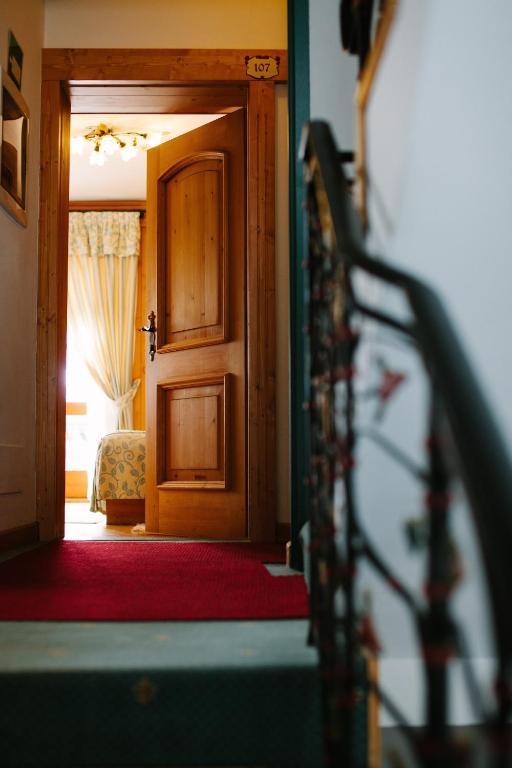 Hotel Cornelio コルティーナ・ダンペッツォ 部屋 写真