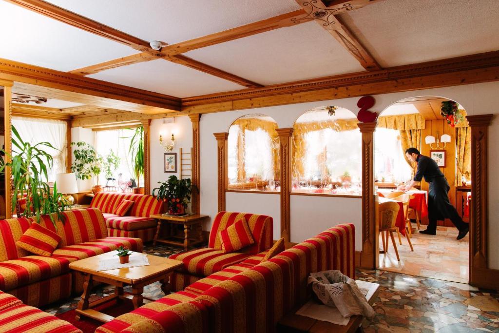 Hotel Cornelio コルティーナ・ダンペッツォ エクステリア 写真