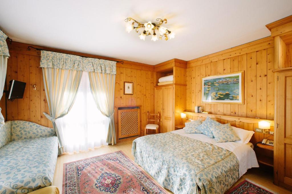 Hotel Cornelio コルティーナ・ダンペッツォ 部屋 写真