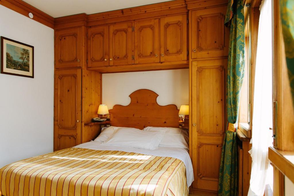 Hotel Cornelio コルティーナ・ダンペッツォ 部屋 写真