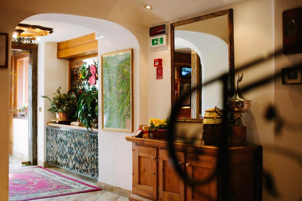 Hotel Cornelio コルティーナ・ダンペッツォ エクステリア 写真